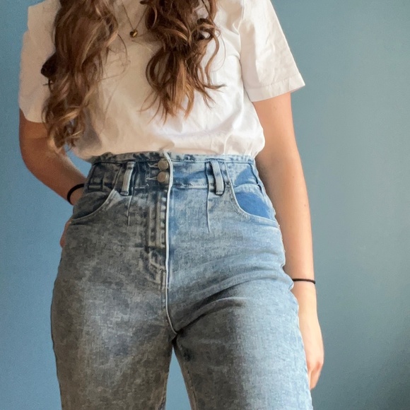 Mom Jeans - Picture 5 of 6